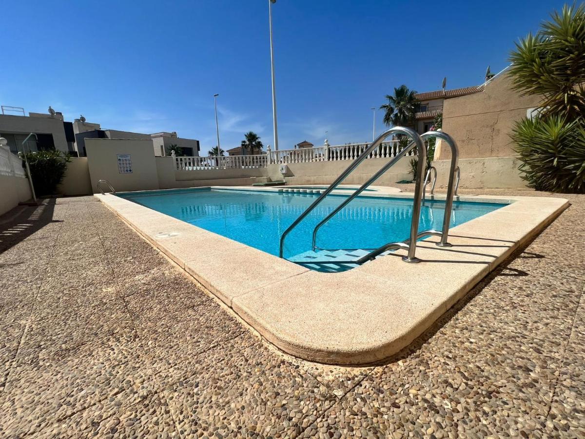 אוריהואלה Apartment Elaine La Zenia מראה חיצוני תמונה